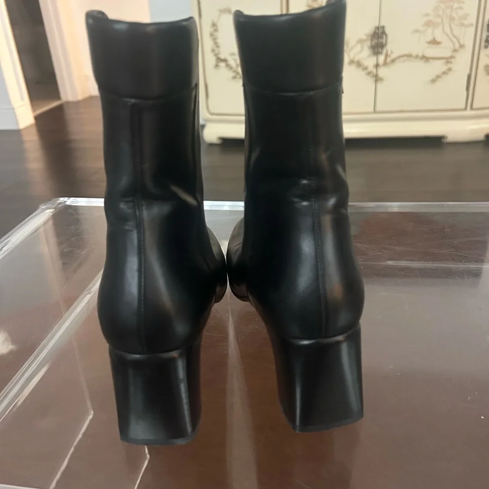 Gucci Black Leather Ankle Boots - Picture 2 of 8